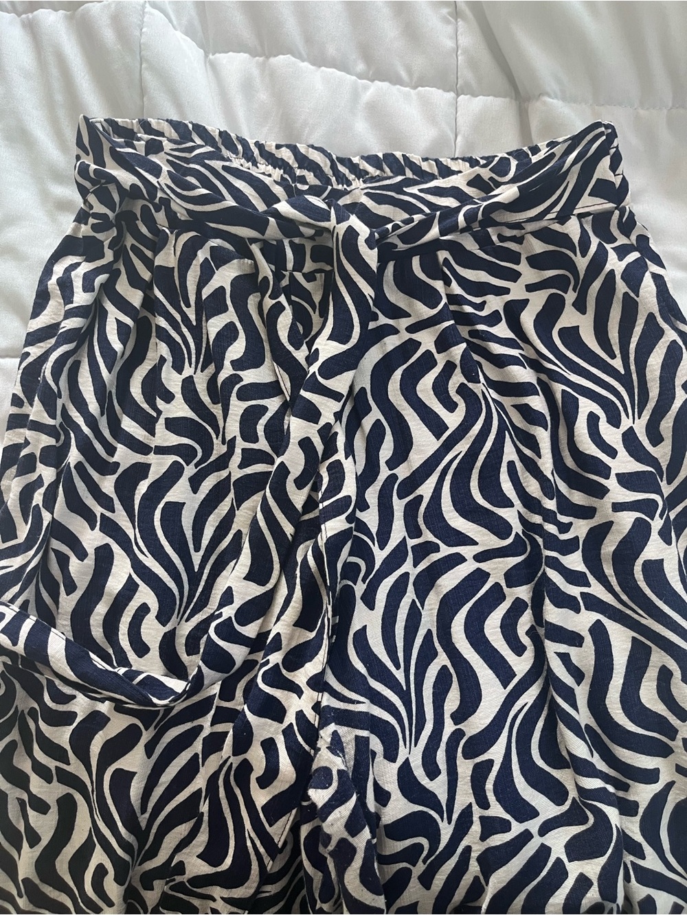 Mlle Gabrielle printed pants vacation summer blue Cream front tie pull on Pants - Picture 2 of 3
